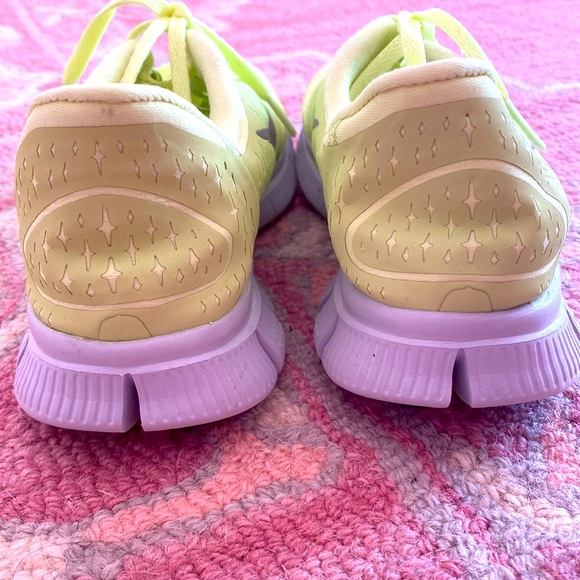 Women’s Nike Free Run 3 Series. - Picture 4 of 5